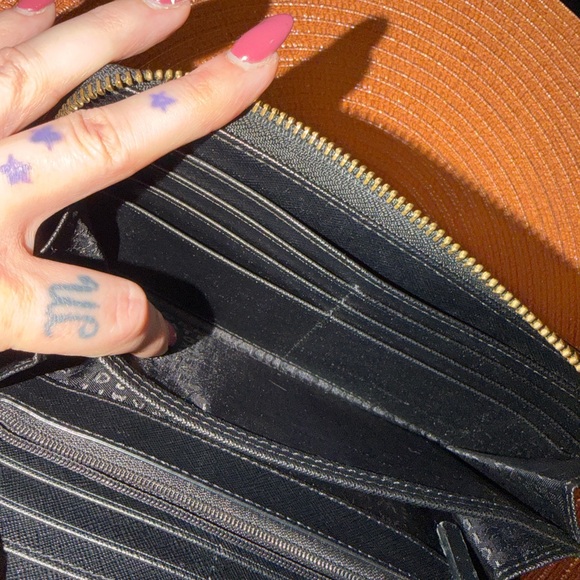 Kate Spade Black Saffiano Leather Zip-Around Accordion Wallet - Picture 7 of 9